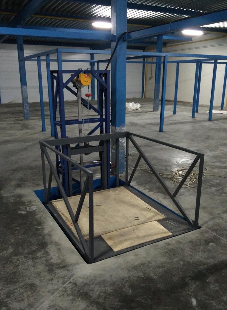 Грузовой консольный лифт КЛ-1000